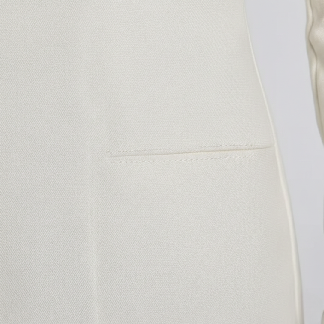Mini Abito Donna Spalle Scoperte Maniche Lunghe Design Asimmetrico Bianco