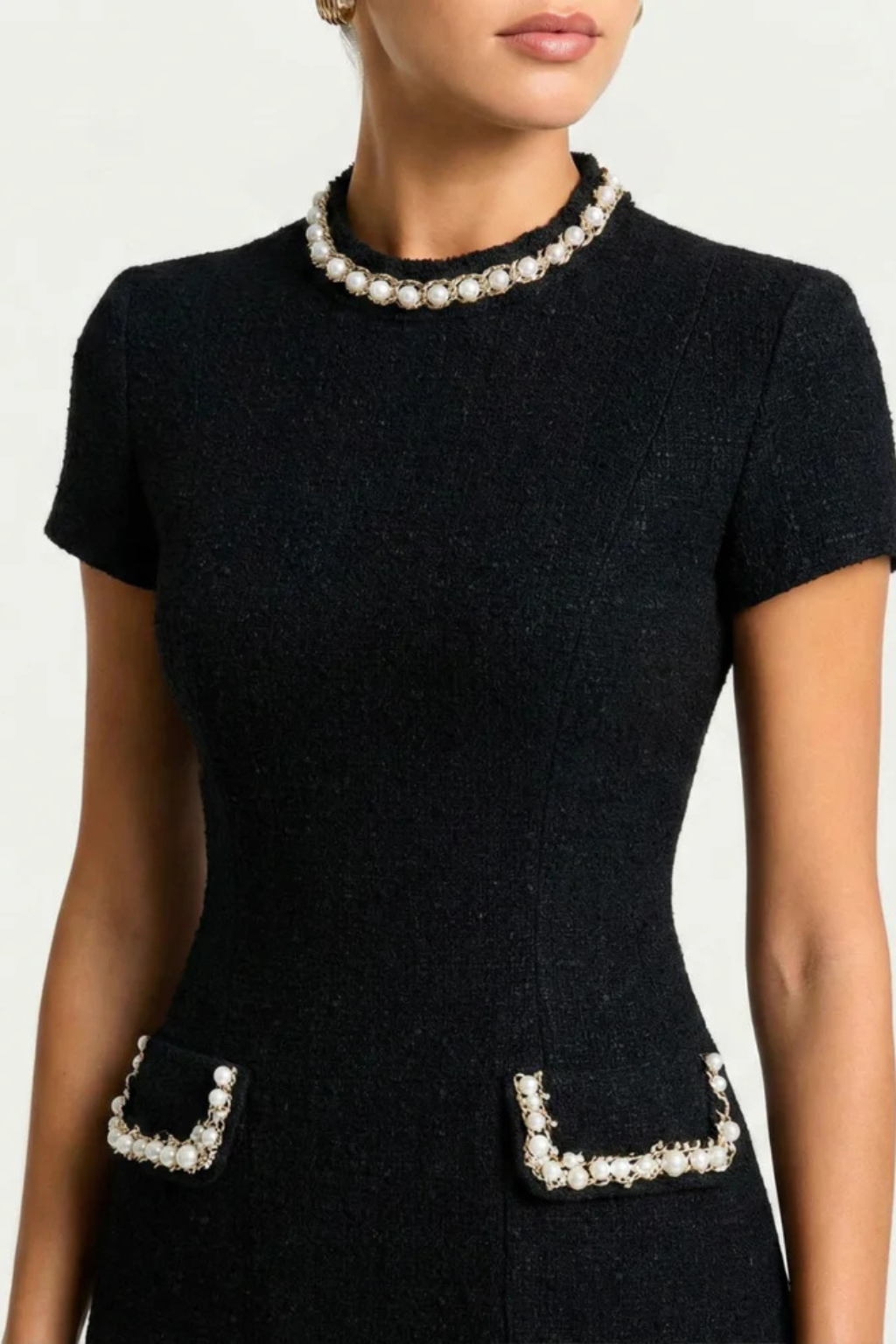 Abito Donna Mini con Pizzo e Tasche – Scollo a V Slim Fit