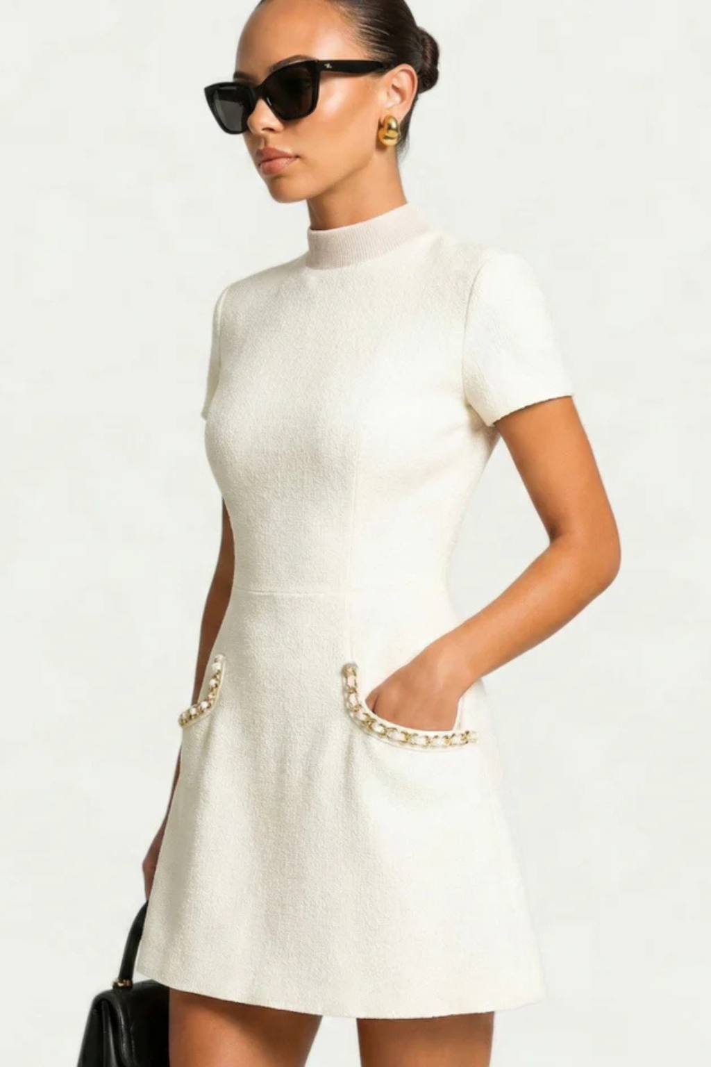 Abito Donna Mini con Pizzo e Tasche – Scollo a V Slim Fit