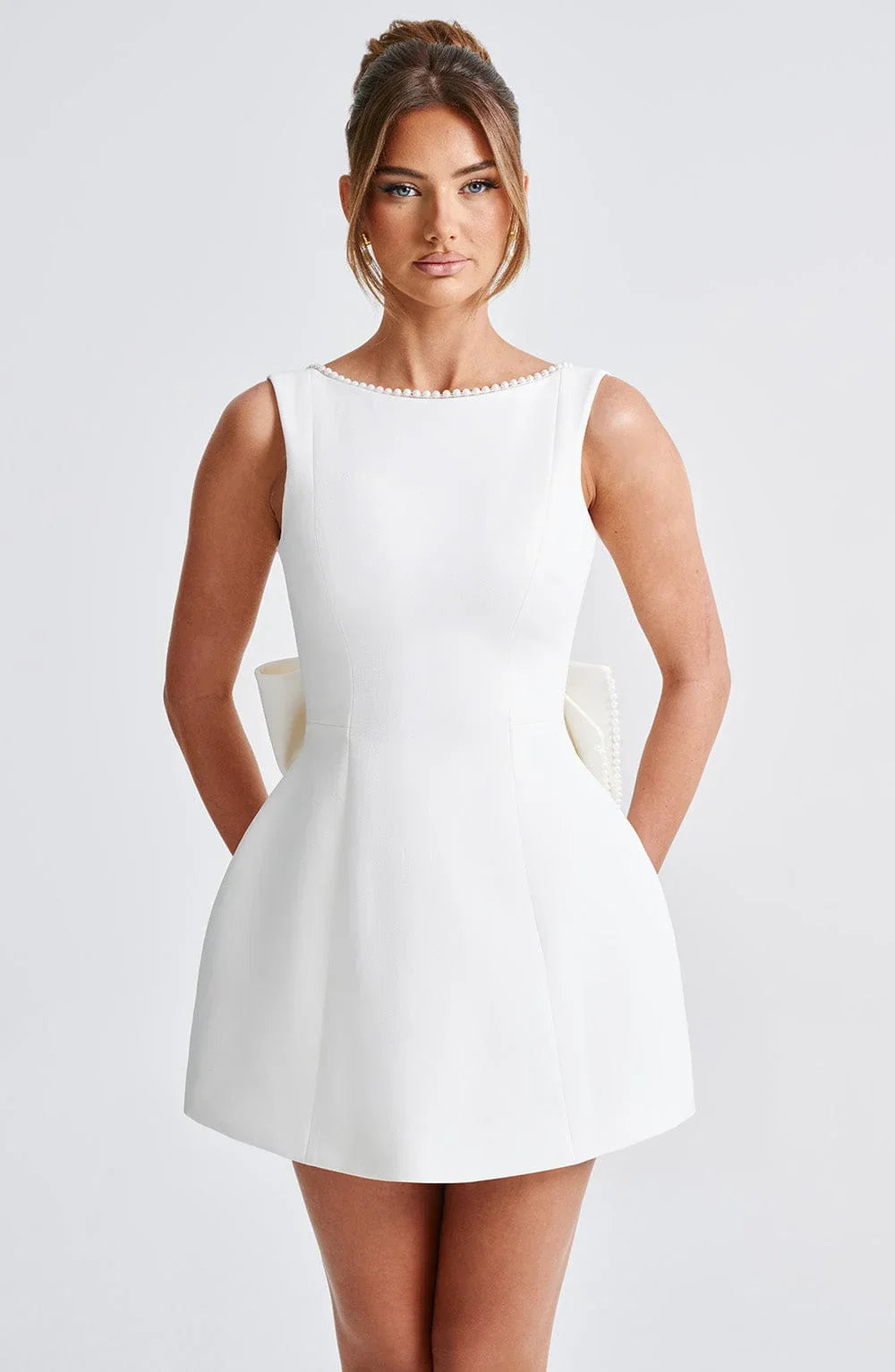 Abito Donna Raso Smanicato con Nœud Decorativo