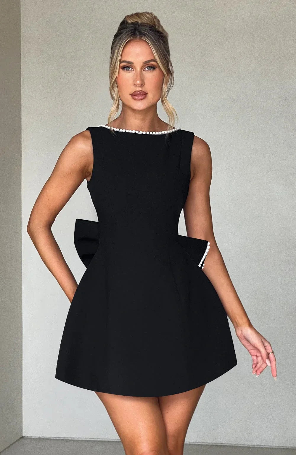 Abito Donna Raso Smanicato con Nœud Decorativo